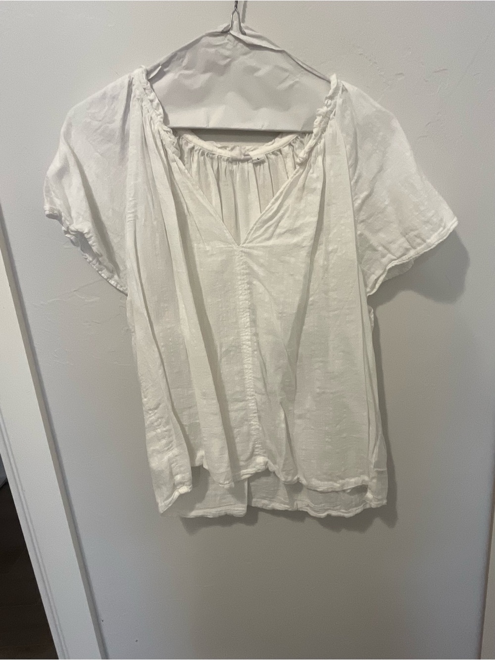 GAP White Peasant V-Neck Short Sleeve Top